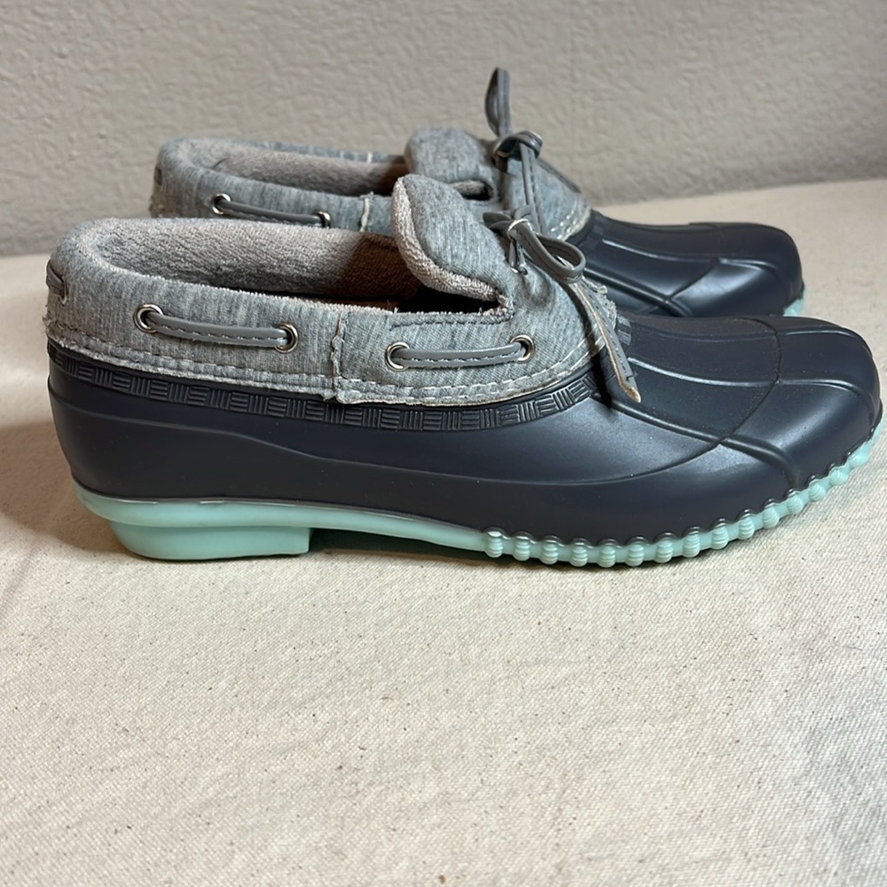🛍️ 4 for $25 Outdoors Duck Shoes Women’s Size 7M Gray & Navy Rain Loafers - Picture 3 of 8